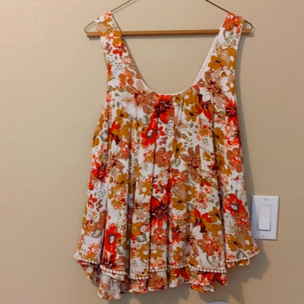 Lined sleeveless floral print blouse